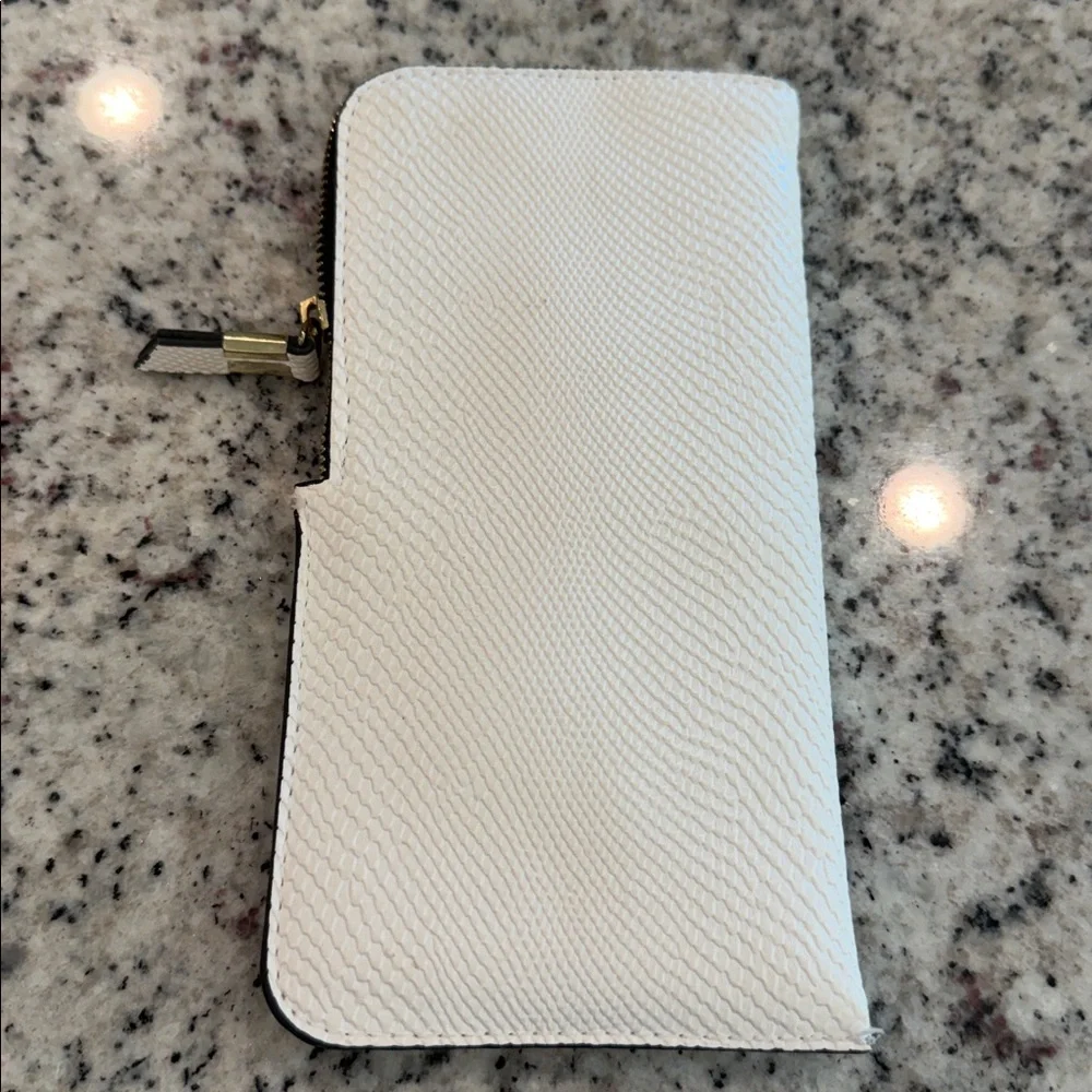 Quay Australia Cream Textured Sunglasses Case - Picture 2 of 2